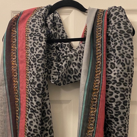 Leopard Print Multicolor Scarf - Picture 5 of 7
